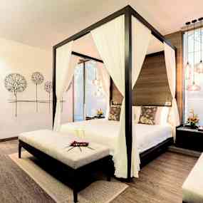Jacuzzi Pool Suite