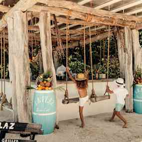 La Plaz Beach Grill