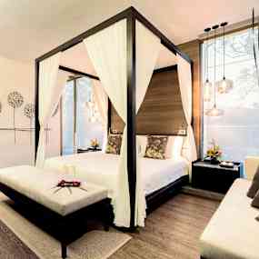 Jacuzzi Pool Suite