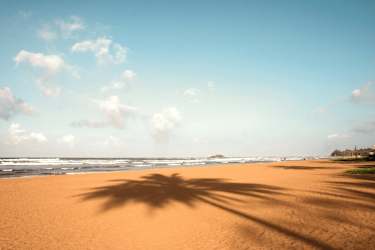 Stranden och havet på Beruwela beach