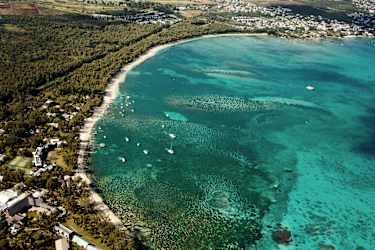 Avkopplande stranden vid Mont Choisy