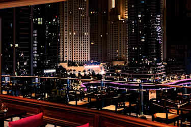 Bord och utsikt från Asia Asia restaurang i Dubai 