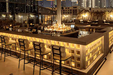 Baren på Treehouse i Dubai