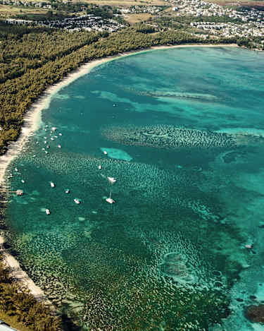 Avkopplande stranden vid Mont Choisy