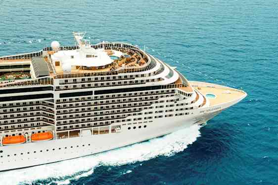 En kryssningsfartyg till havs. (AI-genererad text)