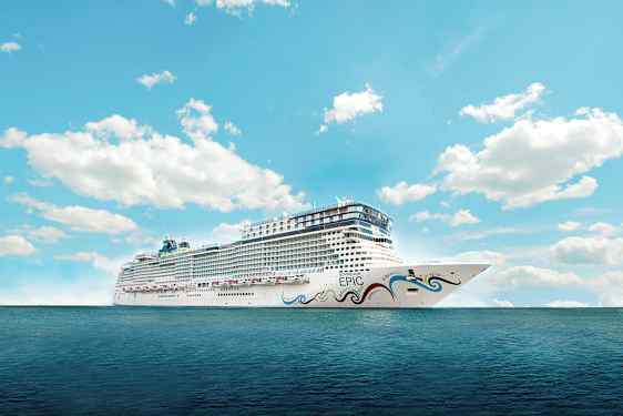 Ett stort kryssningsfartyg på havet under en klarblå himmel. (AI-genererad text)