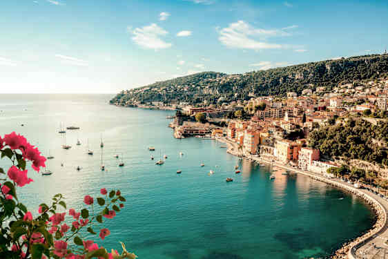 Vy över turkost vatten i Medelhavet