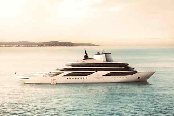 Yacht från Four Seasons ute till havs