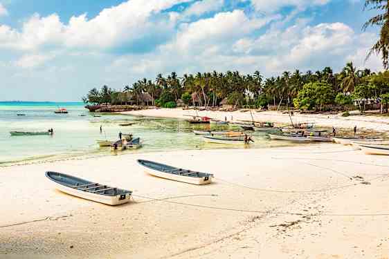 Två båtar på Kizimkazi Beach