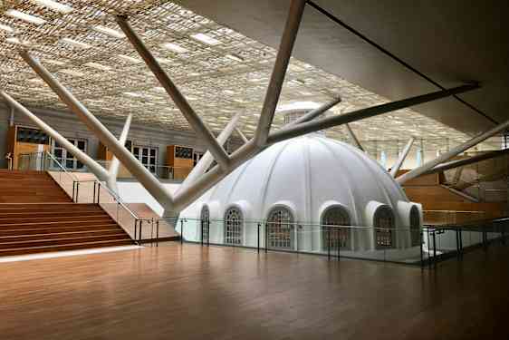 Inuti National Gallery Singapore