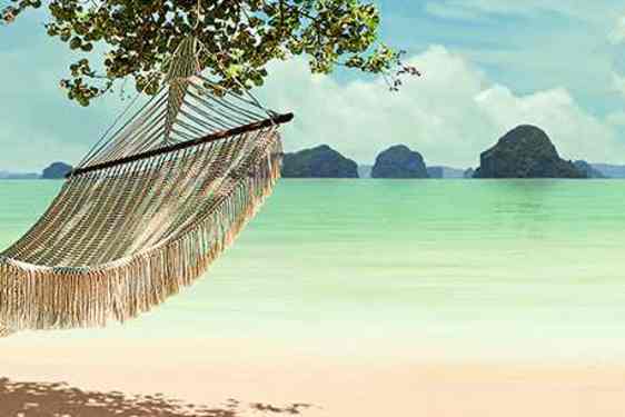 Hängmatta vid turkost hav