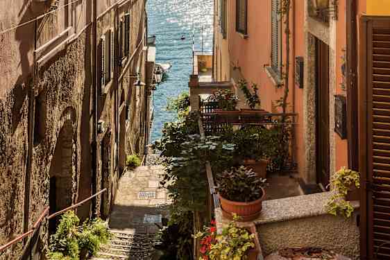 Smal gata i Varenna