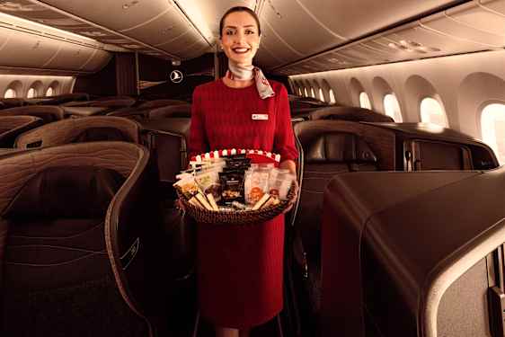 Flygvärdinna ombord på Turkish Airlines