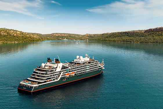 Kryssningsfartyg till havs