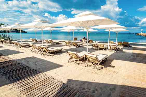 Solstolar på Kassandra-halvön