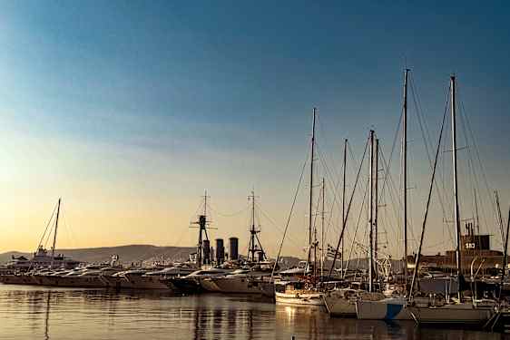 Hamnen Faliro i skymning