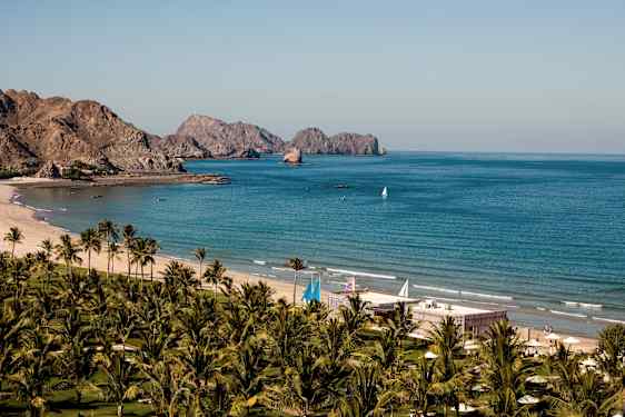 Stranden Al Bustan i Oman