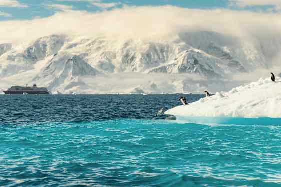 HX Hurtigruten Expeditions