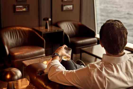 Man ombord på Explora 