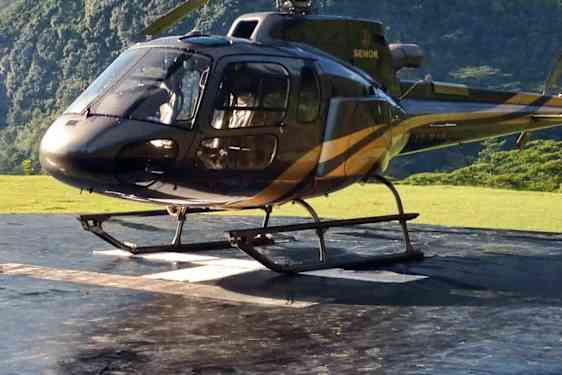 Helikopter i vacker miljö