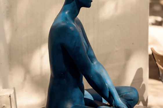 Skulptur av en kvinna