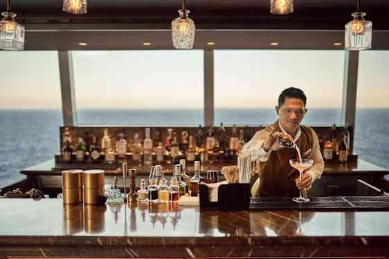 Bar ombord på Explora Journeys