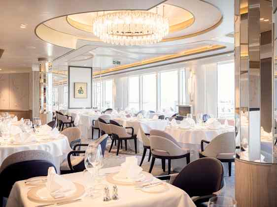 Restaurang ombord på Queen Anne