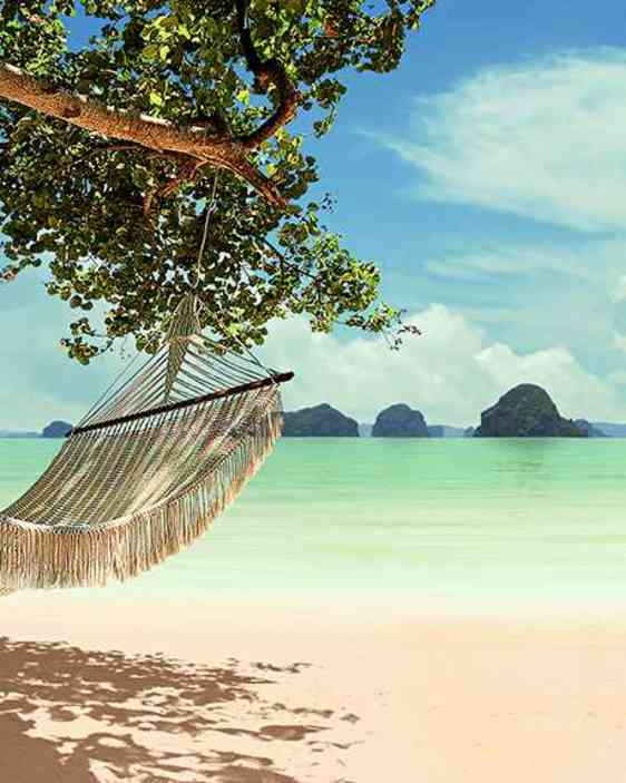 Hängmatta vid turkost hav