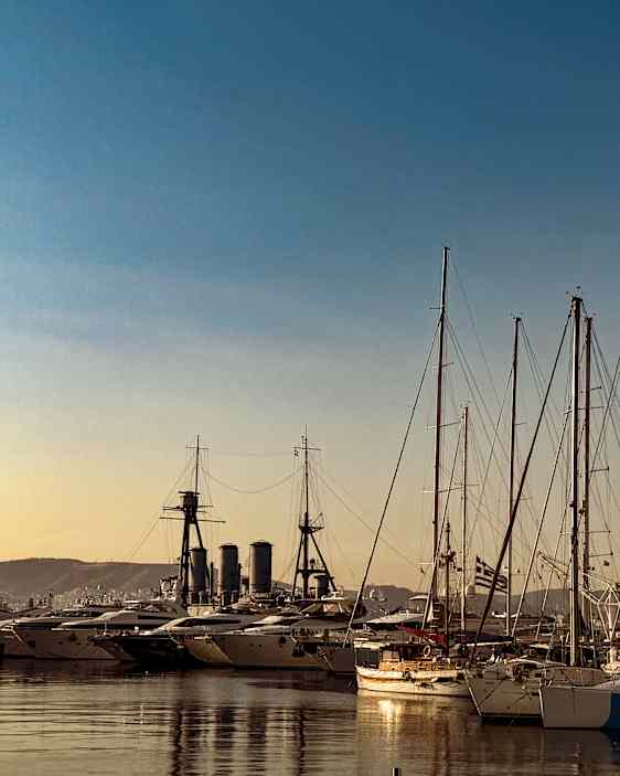 Hamnen Faliro i skymning