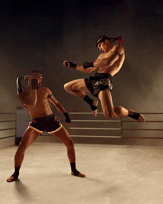 Två personer Thai-boxas