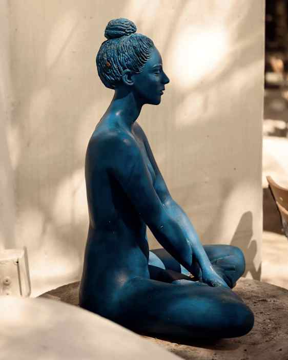 Skulptur av en kvinna