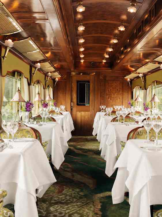 Uppdukat bord på Eastern & Oriental Express