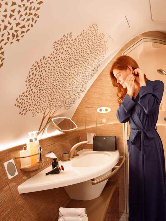 Dusch ombord på Emirates första klass
