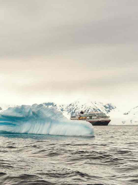 HX Hurtigruten Expeditions