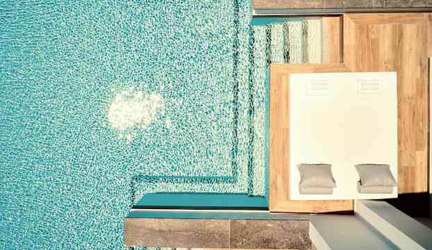 Swim Up White Room