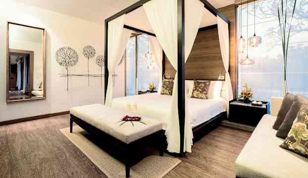 Jacuzzi Pool Suite
