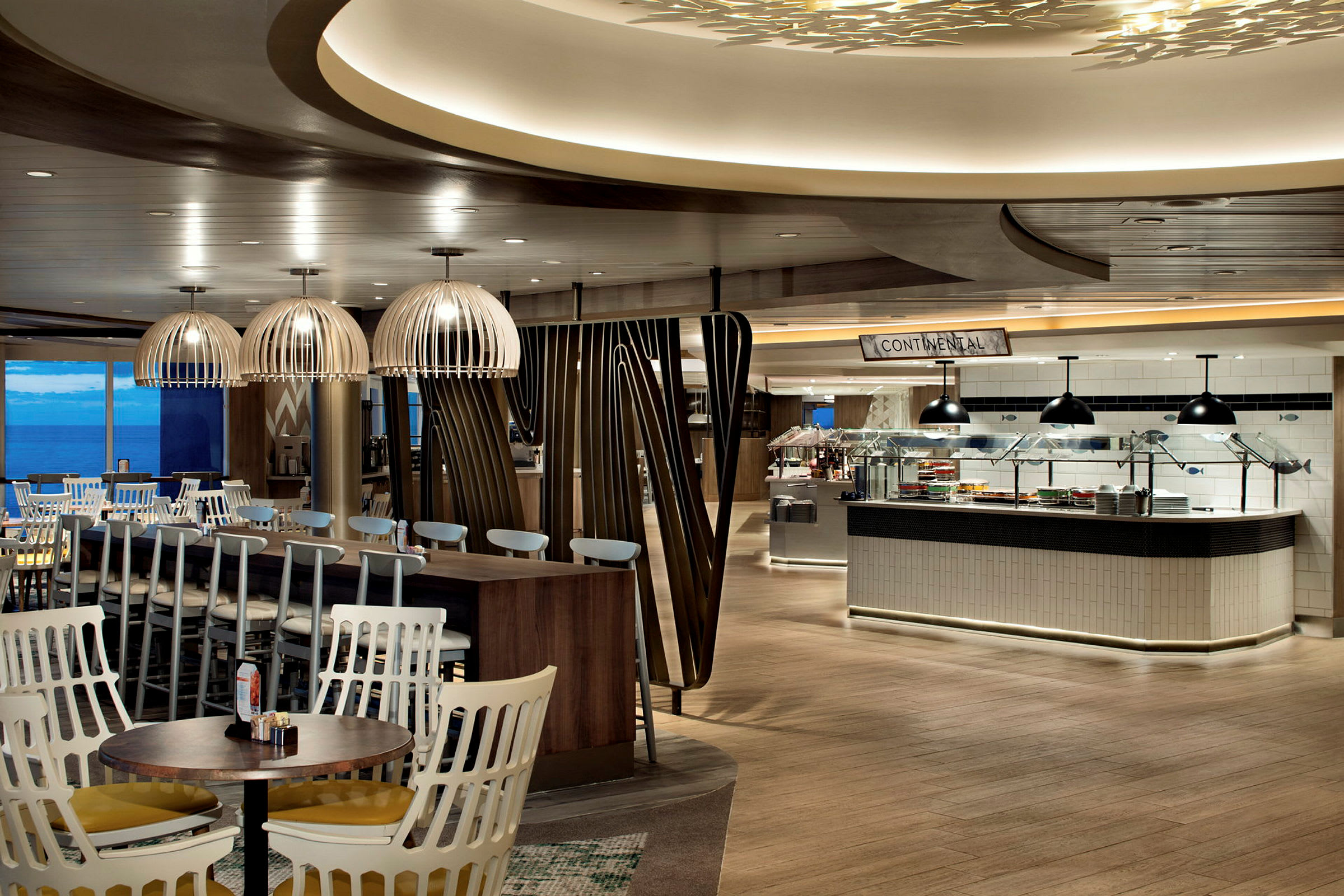 Restaurang med matbuffé och modern inredning. (AI-genererad text)