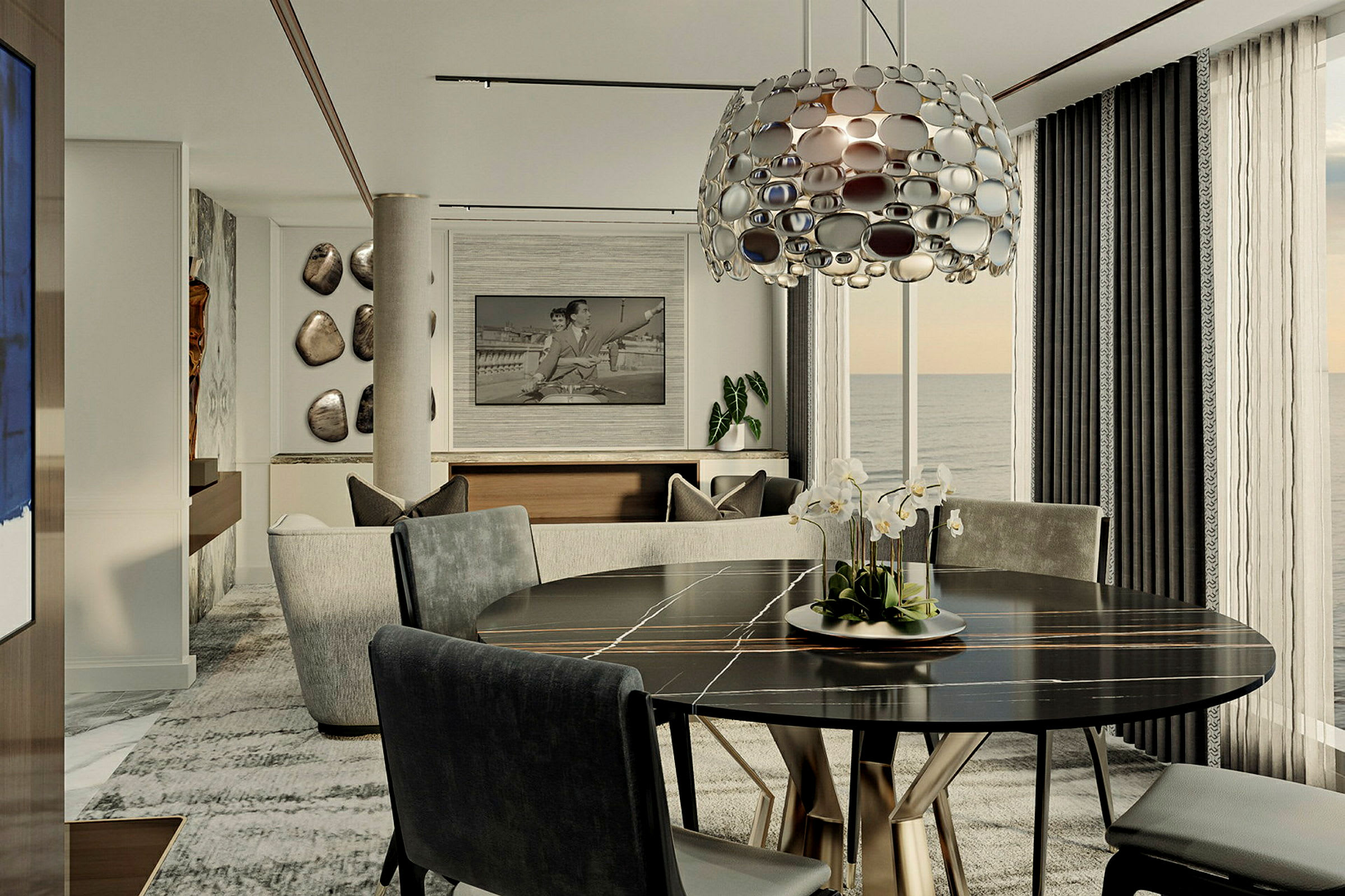 Ett elegant vardagsrum med matplats, en rund mörk bordsskiva och moderna stolar, samt en dekorativ lampa ovanför bordet. Stora fönster släpper in naturligt ljus. (AI-genererad text)