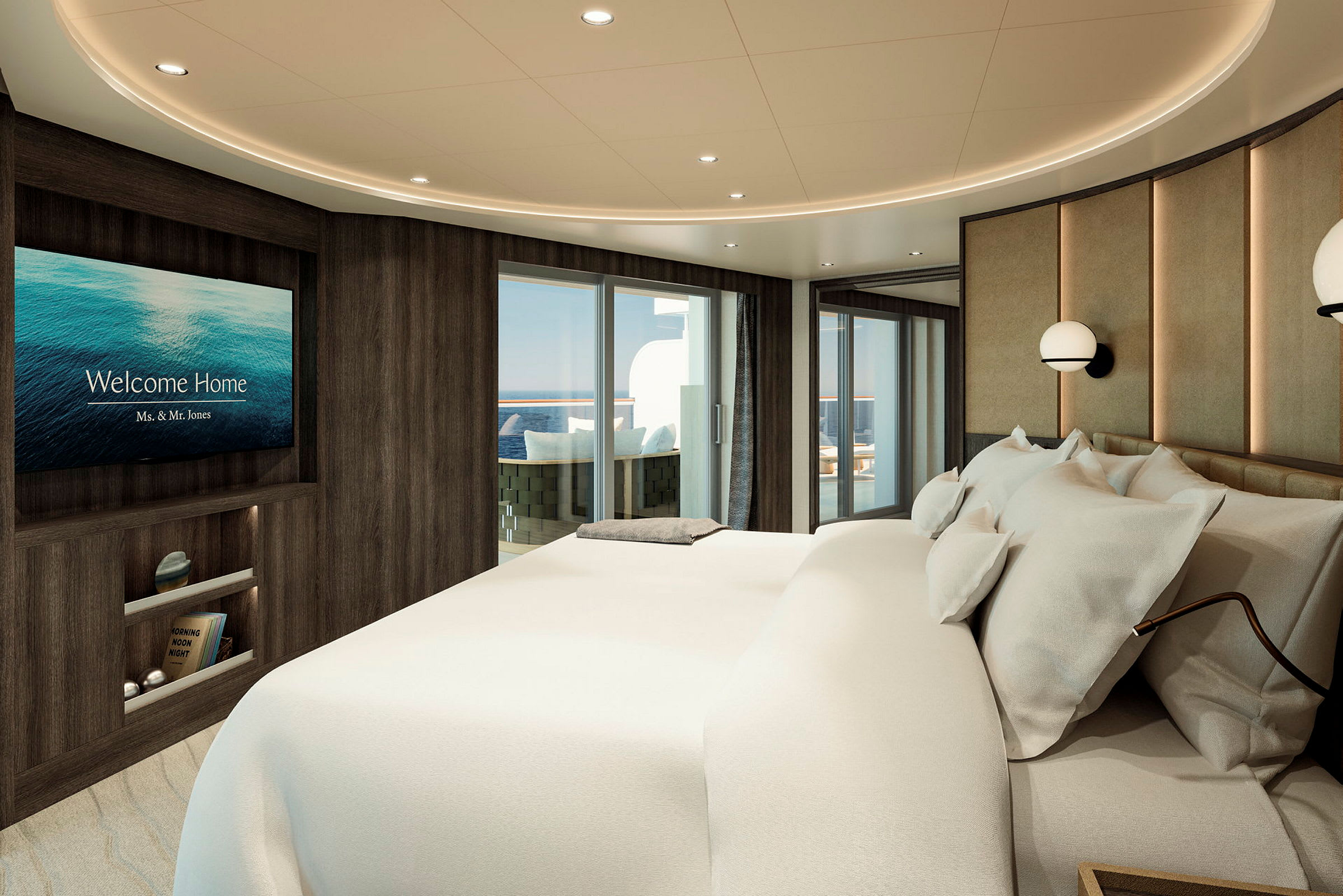 Ett modernt hotellrum med dubbelsäng, stora fönster och en balkong med utsikt över havet. En TV är monterad på väggen. (AI-genererad text)