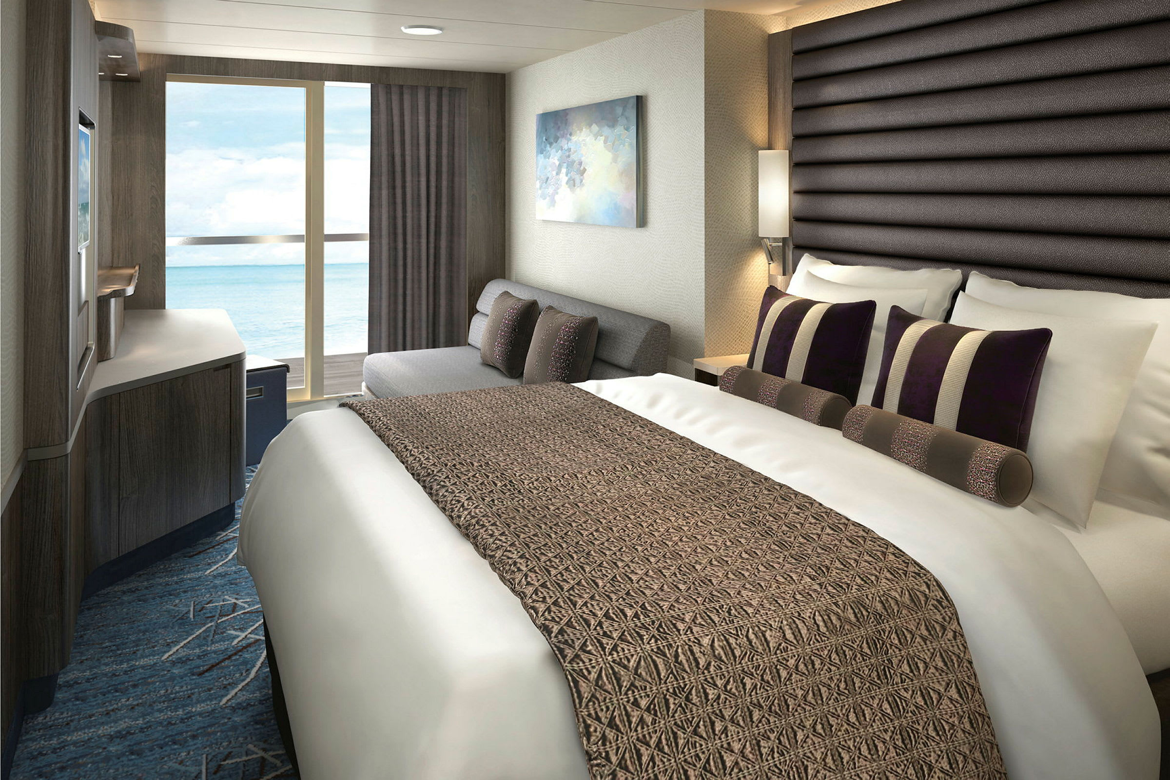 Bilden visar ett hotellrum med en dubbelsäng, en soffa och en fönster med havsutsikt. (AI-genererad text)