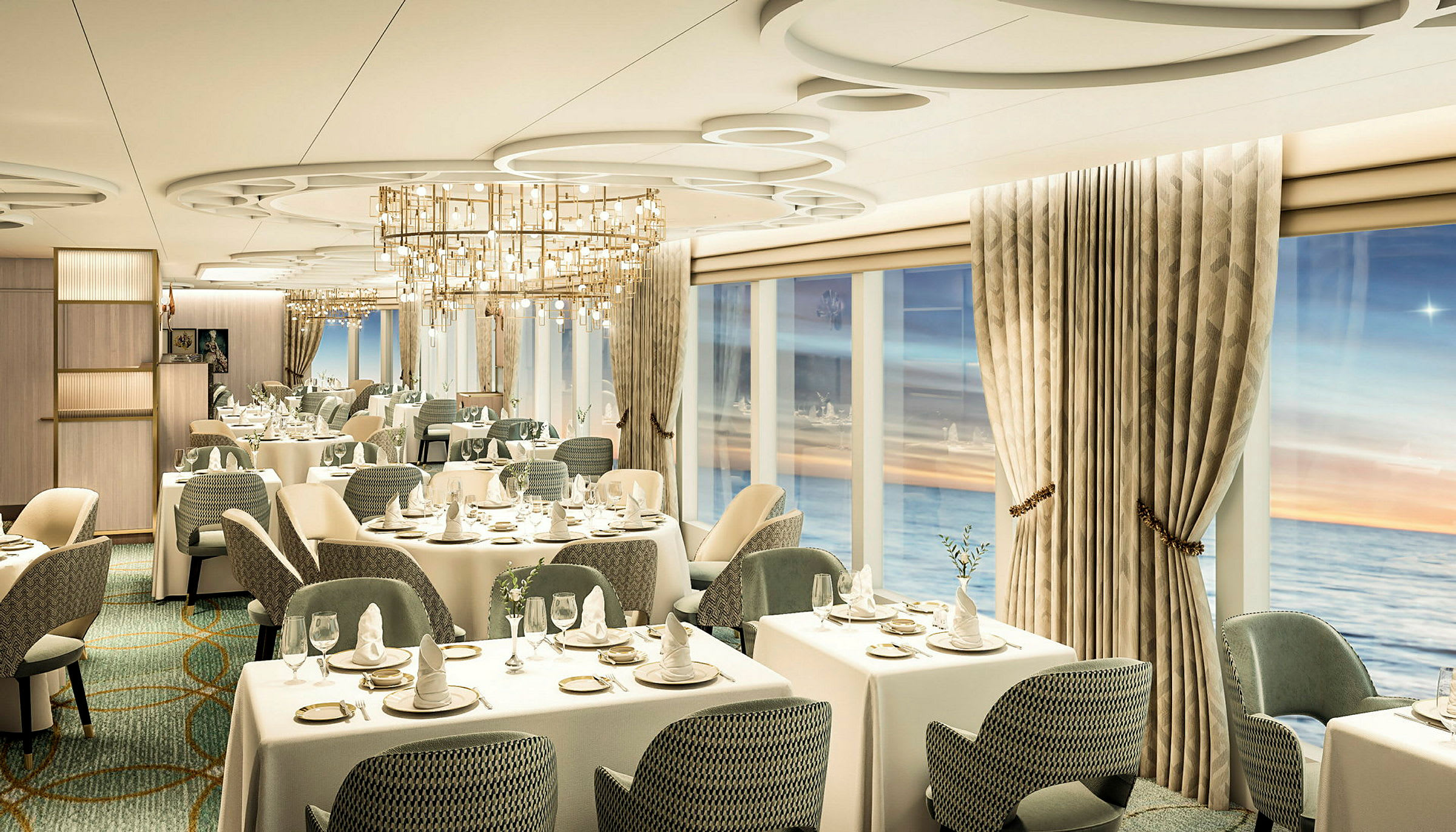 Restaurang med eleganta borddukningar och stora fönster som visar en havsutsikt vid solnedgång. (AI-genererad text)