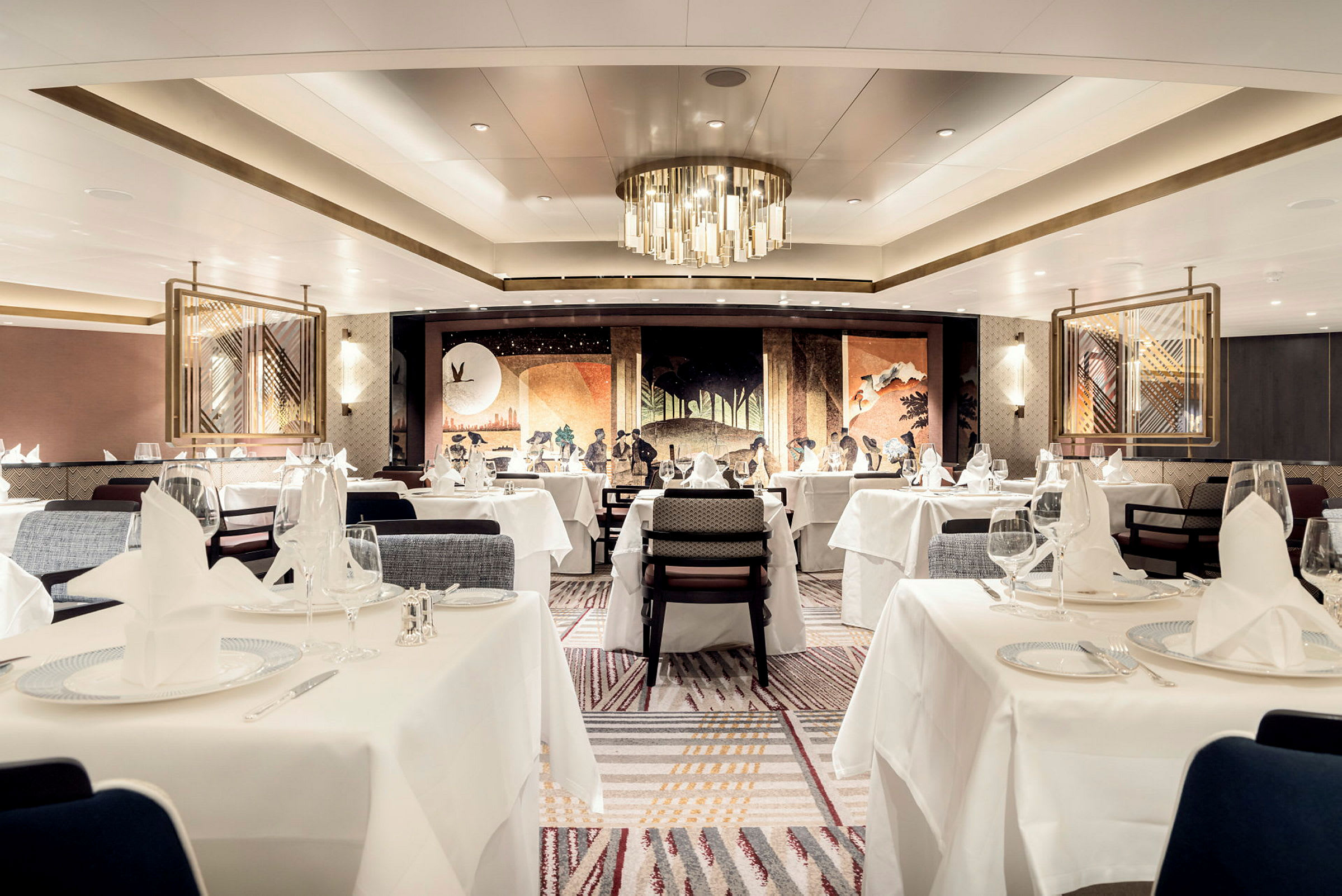Restaurang med elegant dukade bord och dekorativ väggmålning. (AI-genererad text)