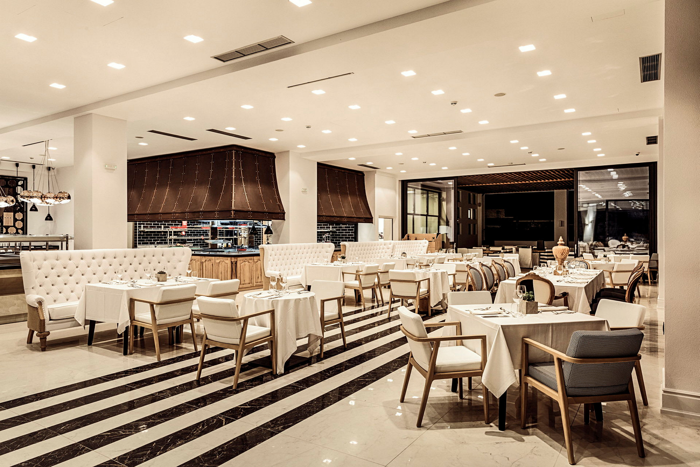 F-Zin Ivy League Restaurant