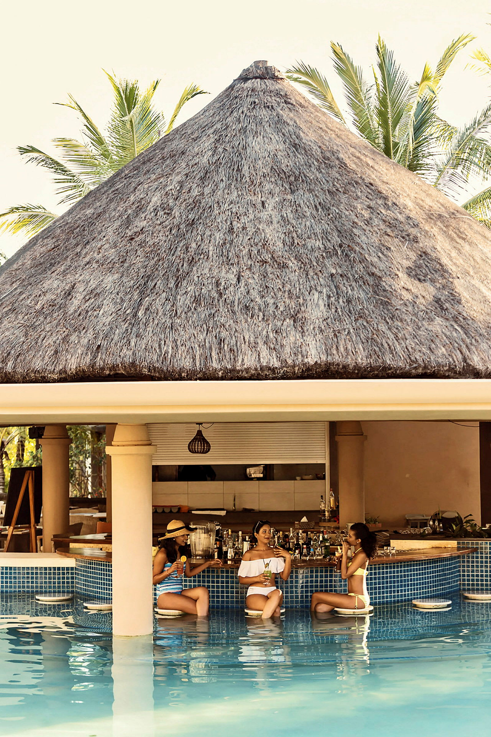 Passion swim-up pool bar