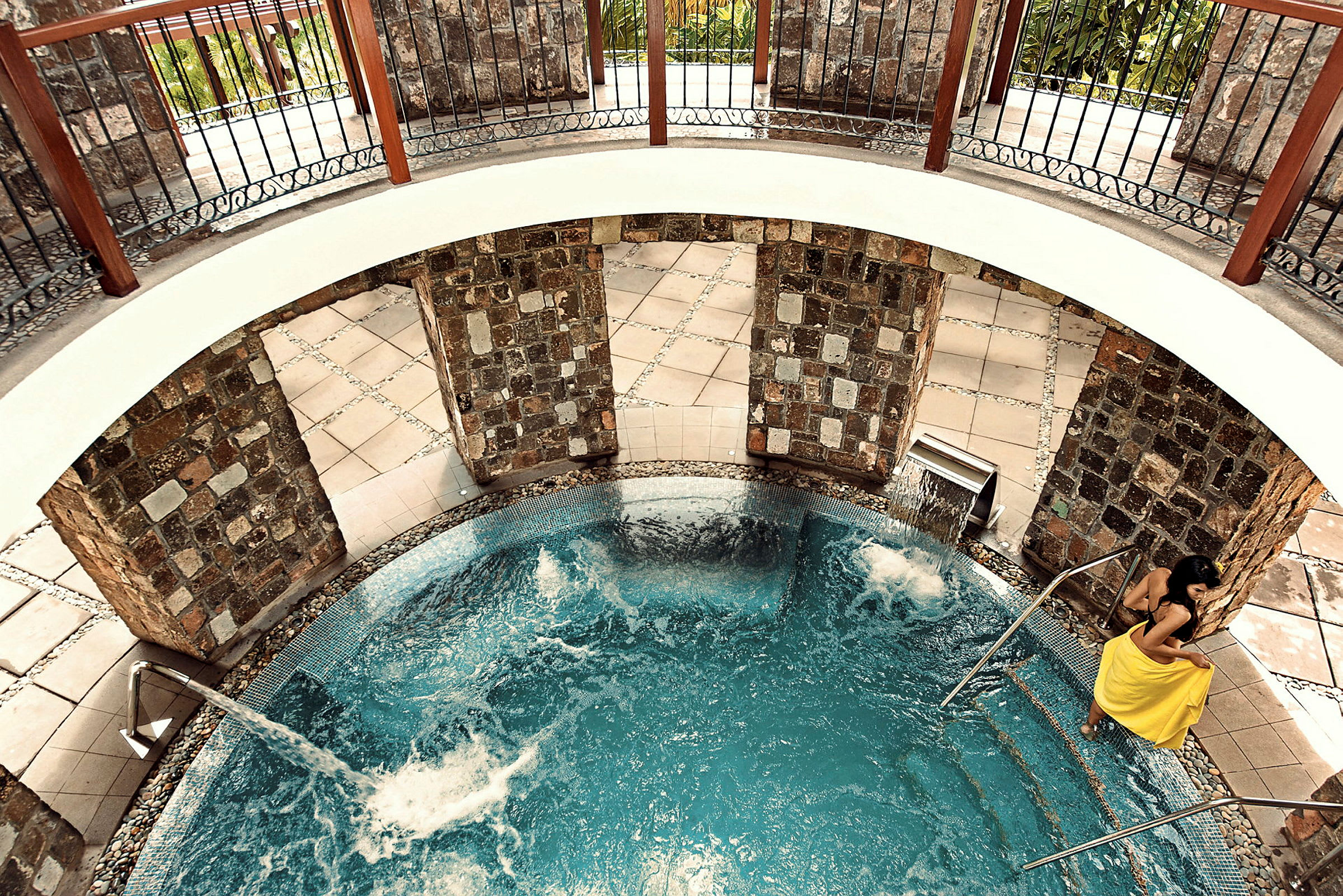 Pool i hotellets spa