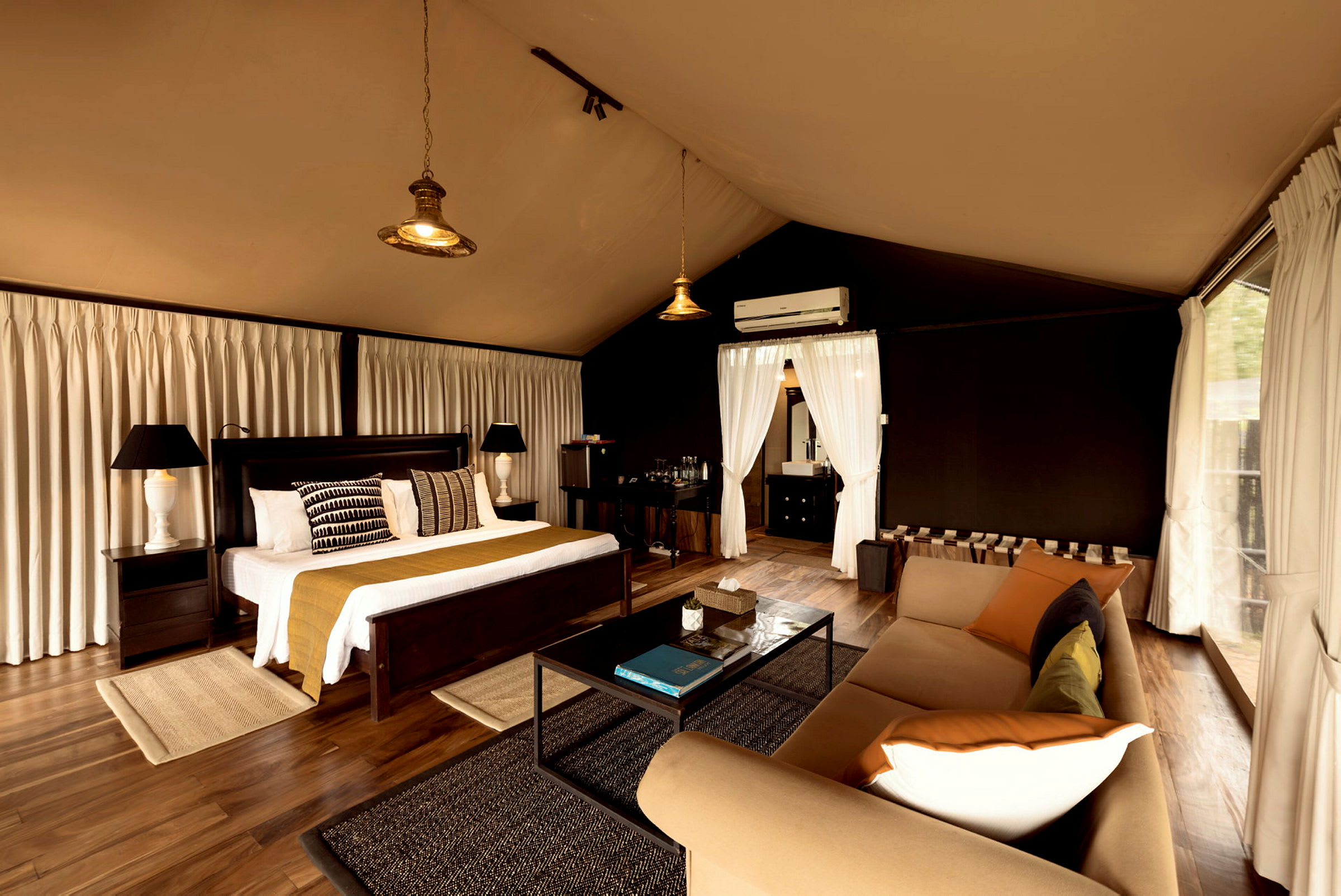 Leopard Trails Pool Suites