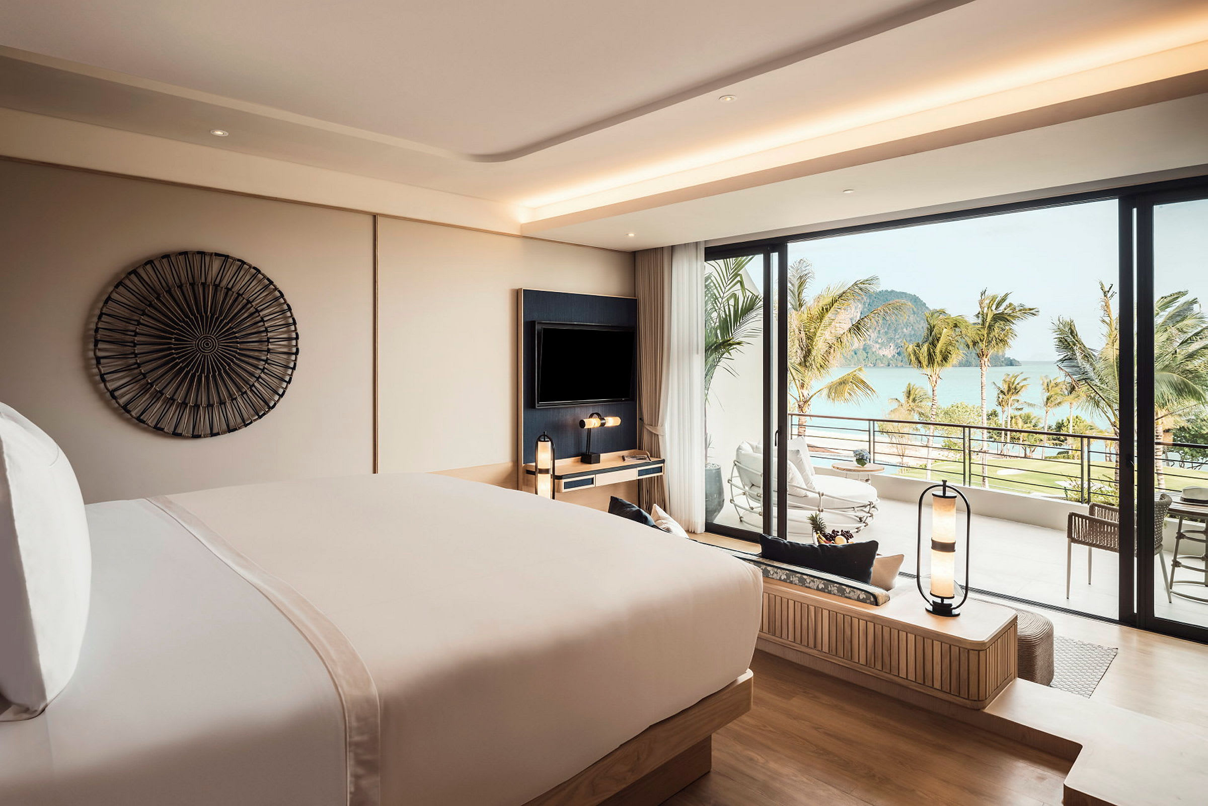 Deluxe Sea View Suite