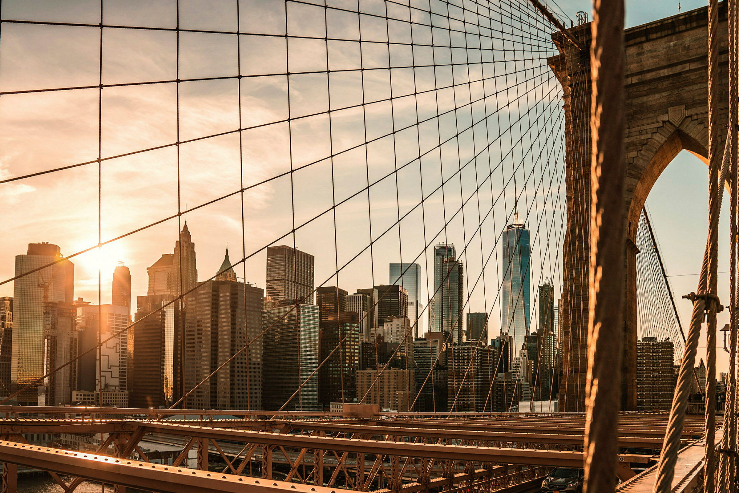 Brooklyn Bridge med stadens skyline i bakgrunden. (AI-genererad text)